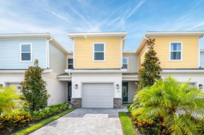 Cozy 3 Bedroom Townhouse with Patio Near Disney - 7909DS